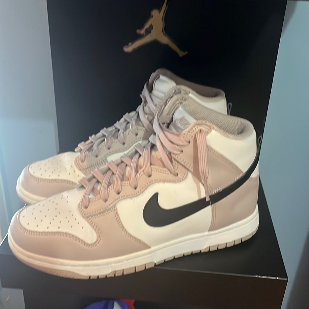 Womens Dunk High Size 8.5